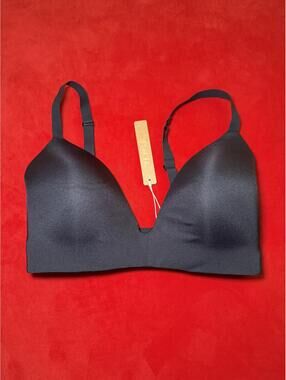 Skims Wireless Form T Shirt Bra Color ONYX Size 32DDD